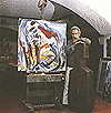 Nel suo studio con custodia di violoncello fine '700 ripresa e restaurata. Al cavalletto: Proiezioni, olio su tela 100x100, 1993